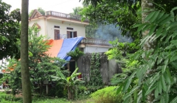 Đi chợ về, vợ bàng hoàng phát hiện chồng treo cổ chết trong nhà